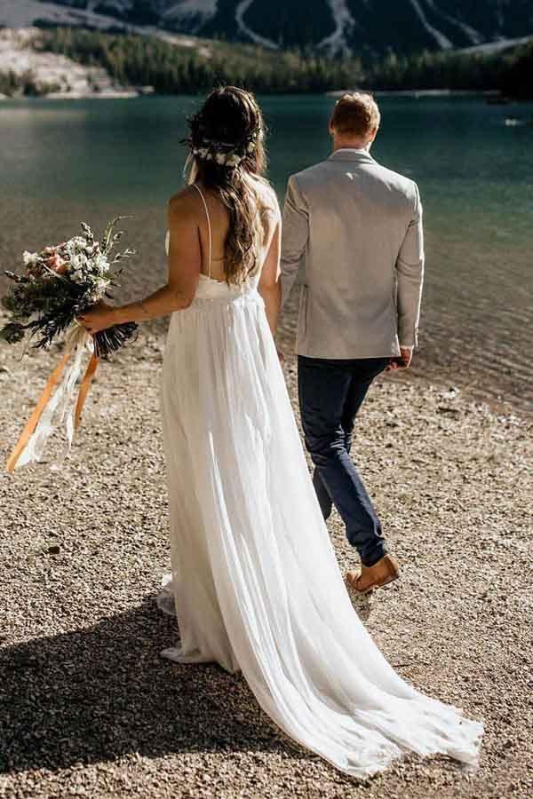 Schlichte A-Linie Spaghettiträger Strand Chiffon Brautkleider mit Spitze
