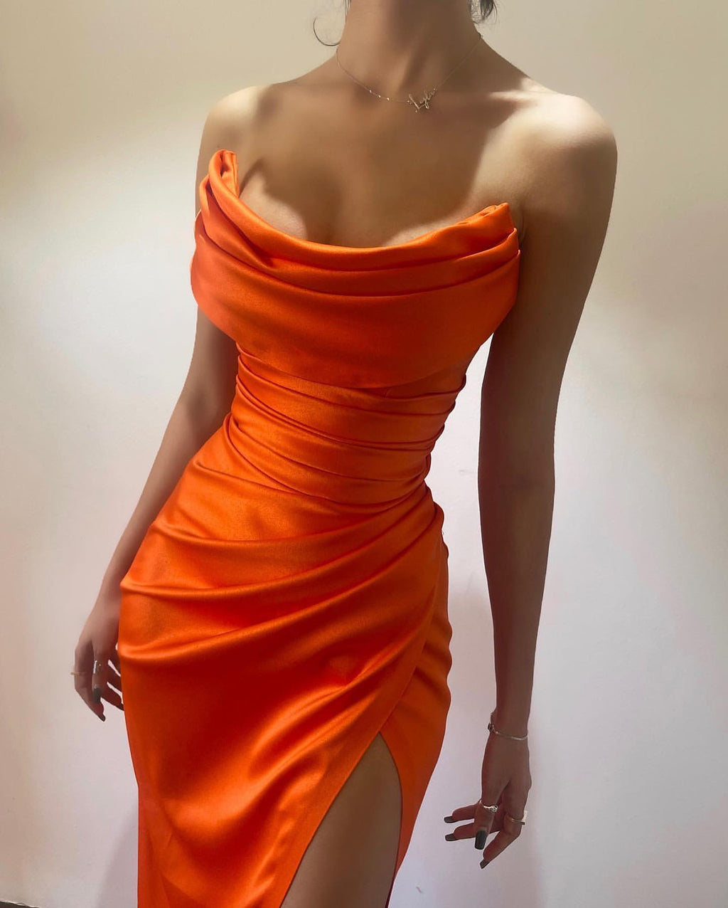 Vestidos de Baile Sensuais Simples, Sem Alças, com Comprimento ao Tornozelo e Fenda