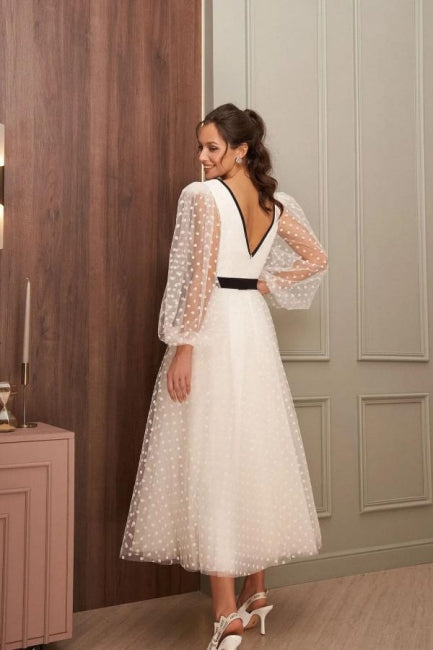 Abiti da sposa semplici con scollo a V e lunghezza alla caviglia con maniche lunghe