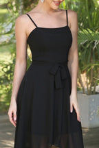 Robes de bal simples noires à bretelles fines spaghetti sans manches en ligne A