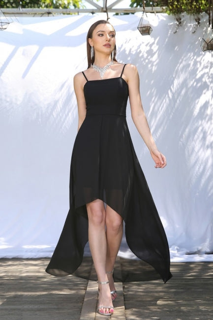 Robes de bal simples noires à bretelles fines spaghetti sans manches en ligne A