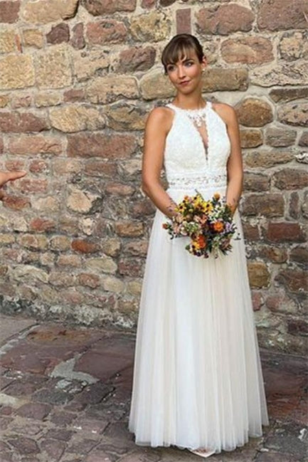 Vestido de novia sencillo de tul blanco con escote halter y sin mangas en forma de A