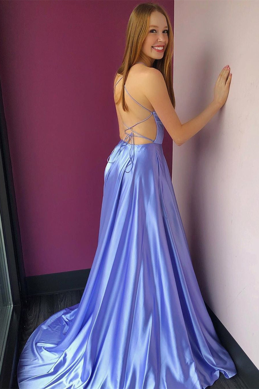 Vestido longo de baile lavanda simples com fenda alta e bolsos