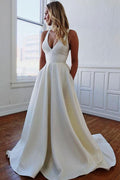 Vestido de Noiva Simples em Cetim Marfim com Decote em V e Laço