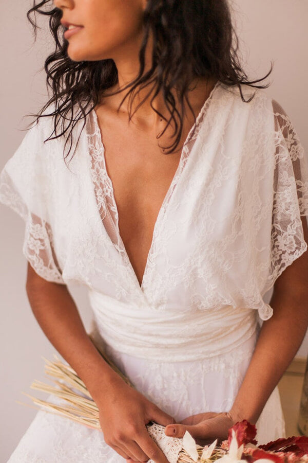 Robe de mariée simple longue en ligne A, dos ouvert, sans manches, col en V en dentelle