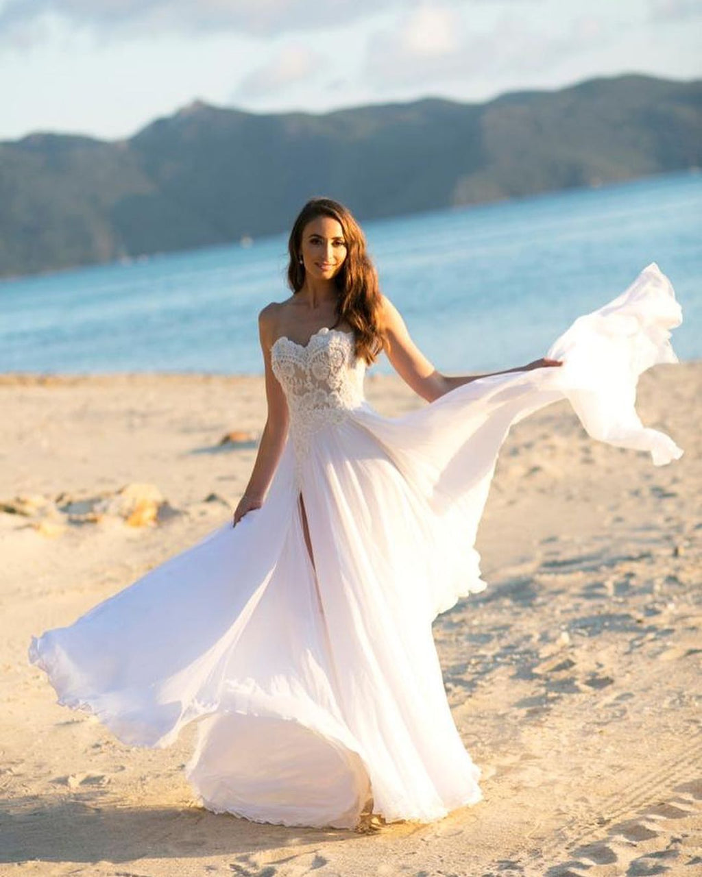 Abito da sposa semplice lungo a linea ad A con scollo a cuore, chiffon, applicazioni e pizzo