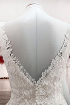 Abito da sposa semplice lungo a linea ad A in tulle con pizzo, scollo a V, applicazioni in pizzo e schiena scoperta