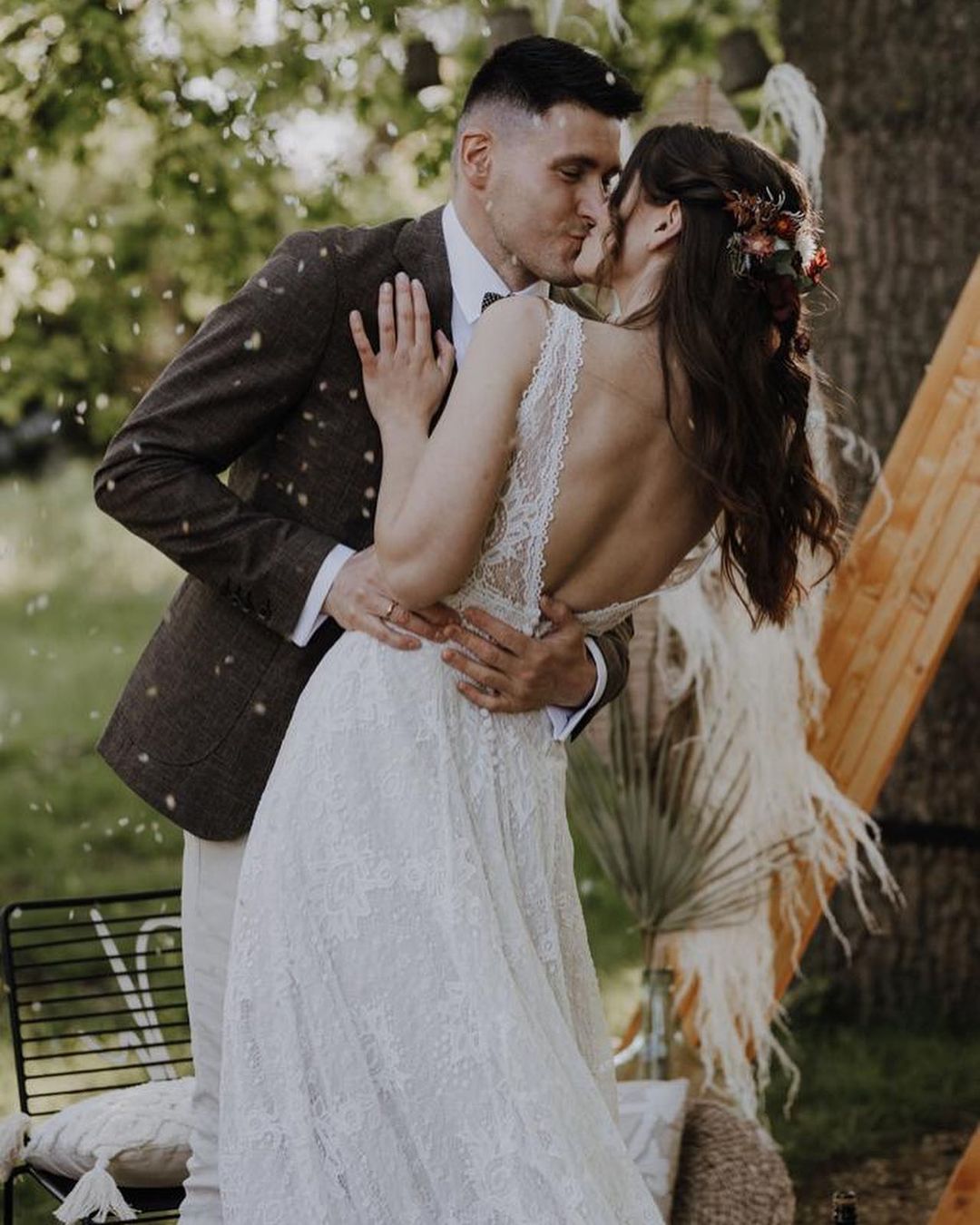 Vestidos de novia sencillos, largos, con escote en V, encaje y espalda descubierta