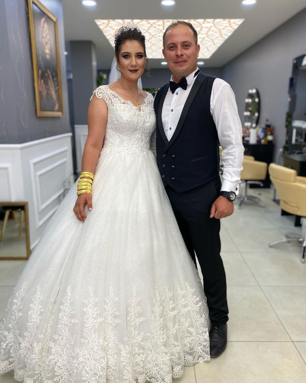 Vestido de novia sencillo de tul con encaje y escote en V y corte A