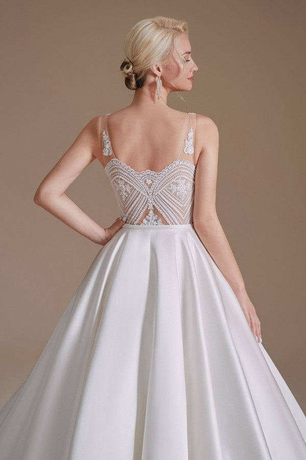 Vestido de Noiva Simples Longo em Cetim com Decote em V e Aplicações de Renda em Corte A