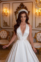 Vestidos de novia sencillos de satén largo color marfil, corte A, escote en V, sin mangas