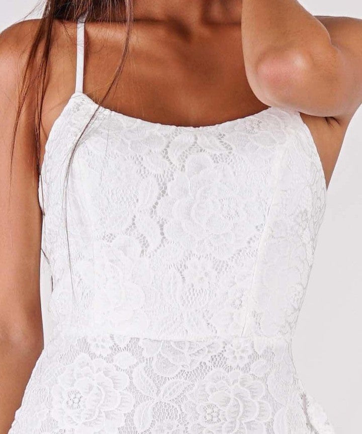 Abito da sposa semplice lungo a sirena senza spalline con sottili bretelle a spaghetto e spacco