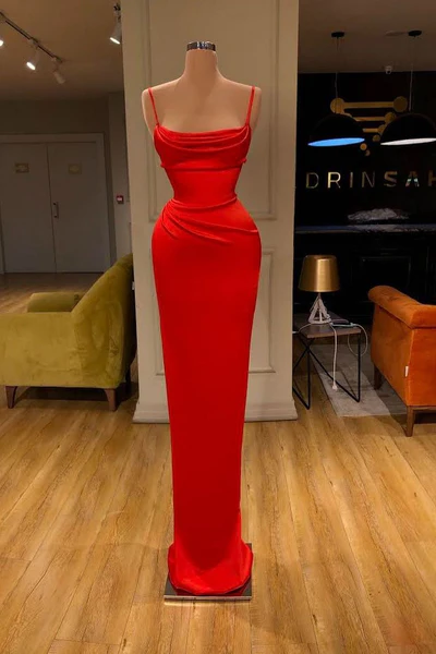 Abito da sera semplice lungo rosso con spalline sottili a sirena senza maniche