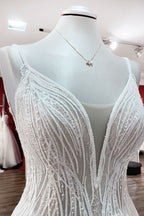 Abito da sposa semplice lungo con scollo a V, paillettes, volant, linea a trapezio, tulle e schiena scoperta