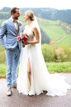 Robe de mariée blanche simple longue en tulle avec jupe évasée, col en V, sans manches et fente