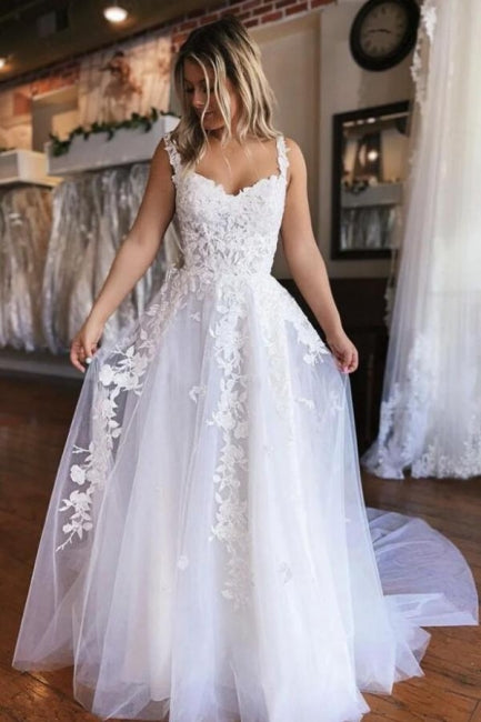 Robe de mariée simple, sans bretelles, en ligne A, à épaules dénudées, avec dentelle