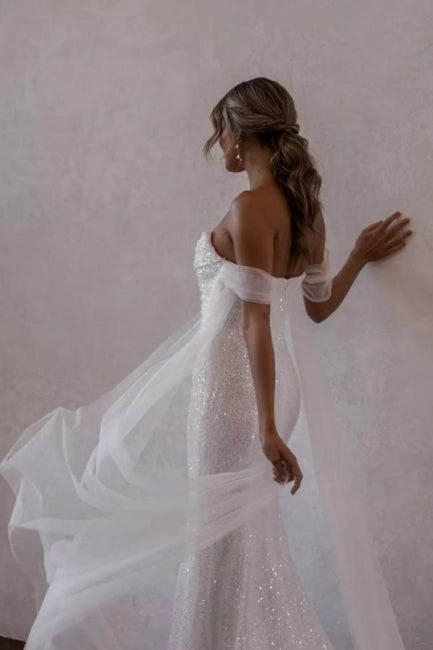 Abiti da sposa semplici con scollo a barca e paillettes a sirena