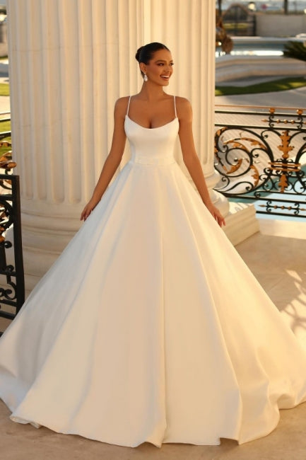 Robe de mariée en satin à bretelles spaghetti simples, sans manches, style robe de bal