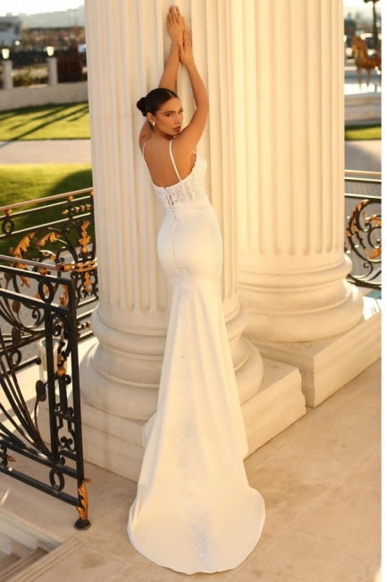 Robe de mariée sirène en satin sans manches à fines bretelles spaghetti avec dentelle