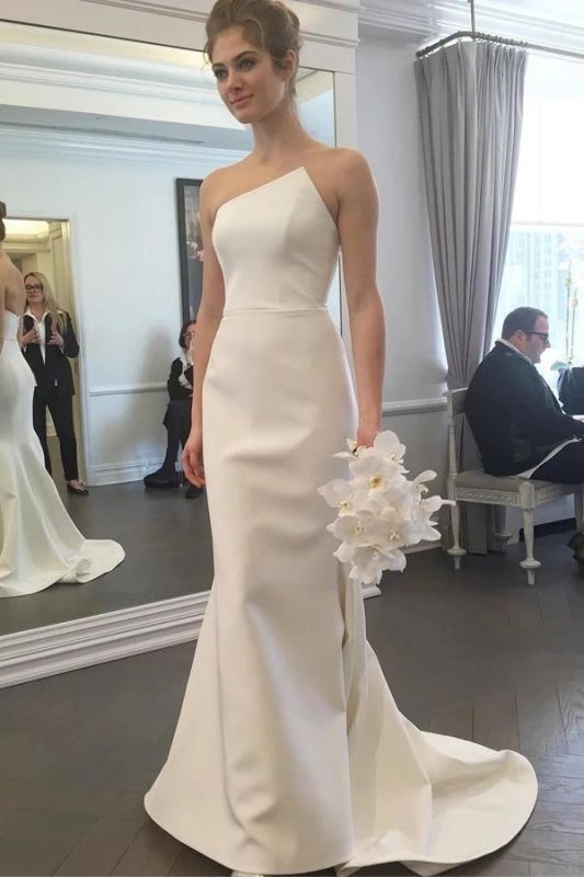 Abito da sposa elegante lungo avorio con strascico, semplice, senza spalline, a sirena, grazioso
