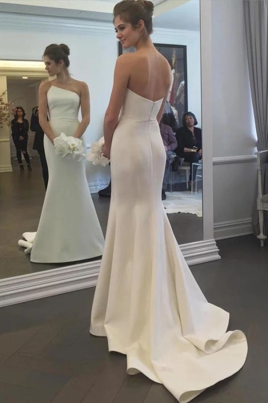 Abito da sposa elegante lungo avorio con strascico, semplice, senza spalline, a sirena, grazioso