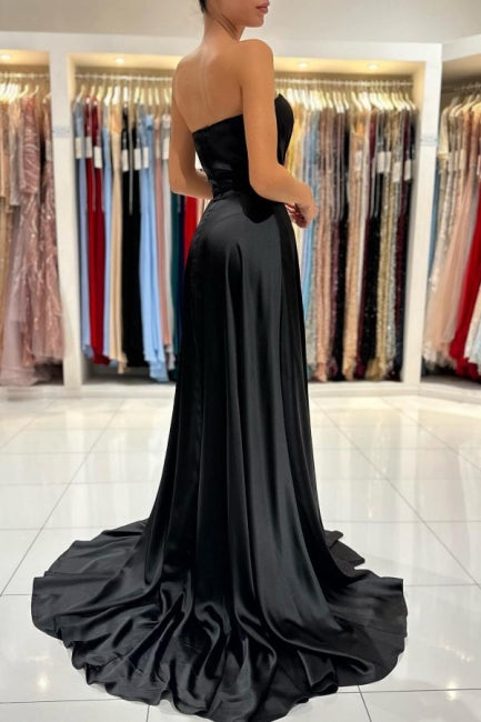 Vestidos de Cetim Simples com Decote Coração Pretos Vestidos Longos de Baile com Fenda