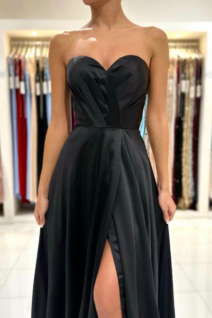 Vestidos de Cetim Simples com Decote Coração Pretos Vestidos Longos de Baile com Fenda