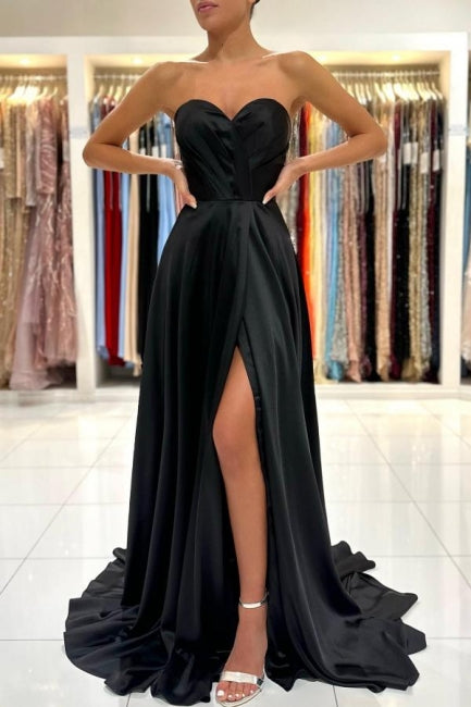 Vestidos de Cetim Simples com Decote Coração Pretos Vestidos Longos de Baile com Fenda