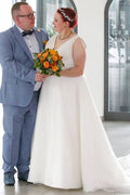 White V Neck Sleeveless A Line Bridal Wedding Dress With Rhinestones
