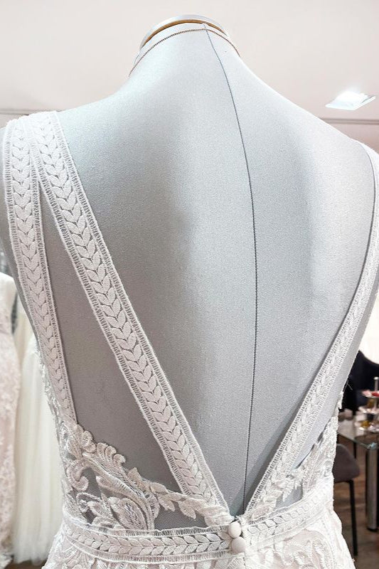 Apliques de renda marfim sem mangas uma linha vestido de casamento de igreja com sutiã embutido