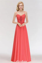 Vestido longo de noite em chiffon com alças finas, corte evasê, sem mangas, com bordados, para dama de honor
