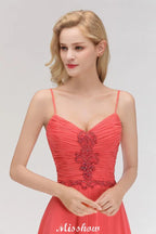 Vestido longo de noite em chiffon com alças finas, corte evasê, sem mangas, com bordados, para dama de honor