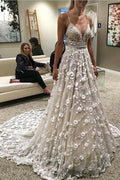 Vestido de Noiva com Alças Finas, Saia com Cauda, Costas Descobertas e Bordados com Contas