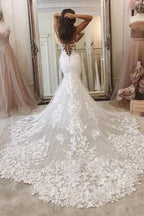 Robe de mariée sirène à bretelles spaghetti, décolleté en V profond, traîne balayante
