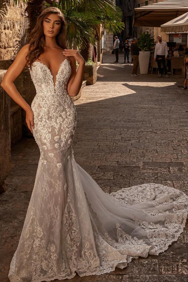 Spaghetti Straps Lace Sleeveless Mermaid Wedding Dress Floor Length Chapel Train