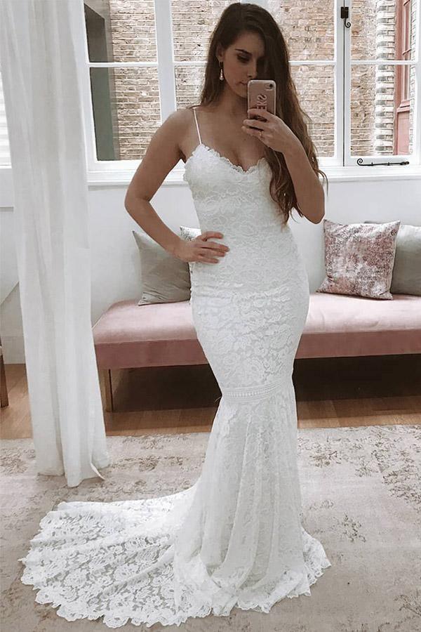 Abito da sposa avorio con spalline sottili, modello sirena, tutto in pizzo