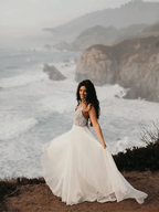 Vestidos de Noiva Rústicos com Alças Finas, Decote e Corte em A com Contas