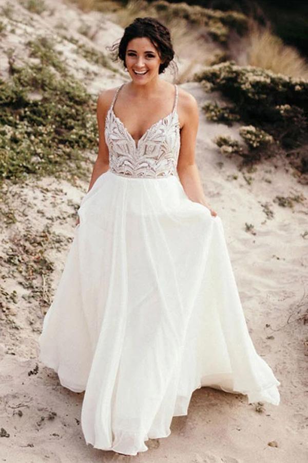 Vestidos de novia rústicos de corte A con escote en V y tirantes finos y cuentas