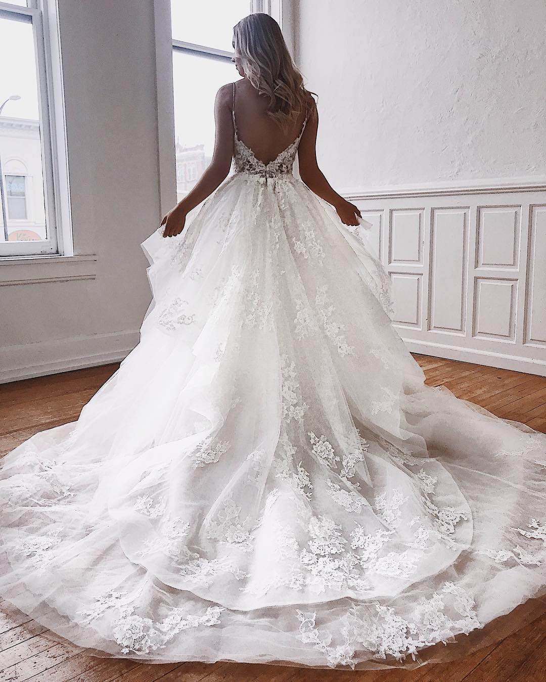 Spaghetti Strap Open Back Lace Wedding Dress A Line Sleeveless Floor Length