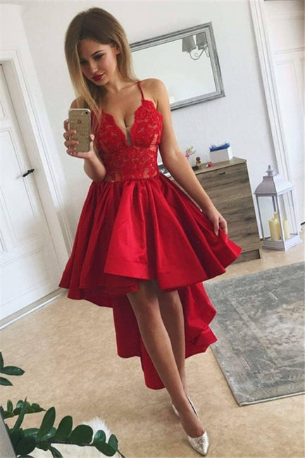 Rotes High-Low-A-Linien-Heimkehrkleid mit Spaghettiträgern und V-Ausschnitt