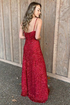 Vestido longo de cerimónia com alças finas e lantejoulas vermelhas