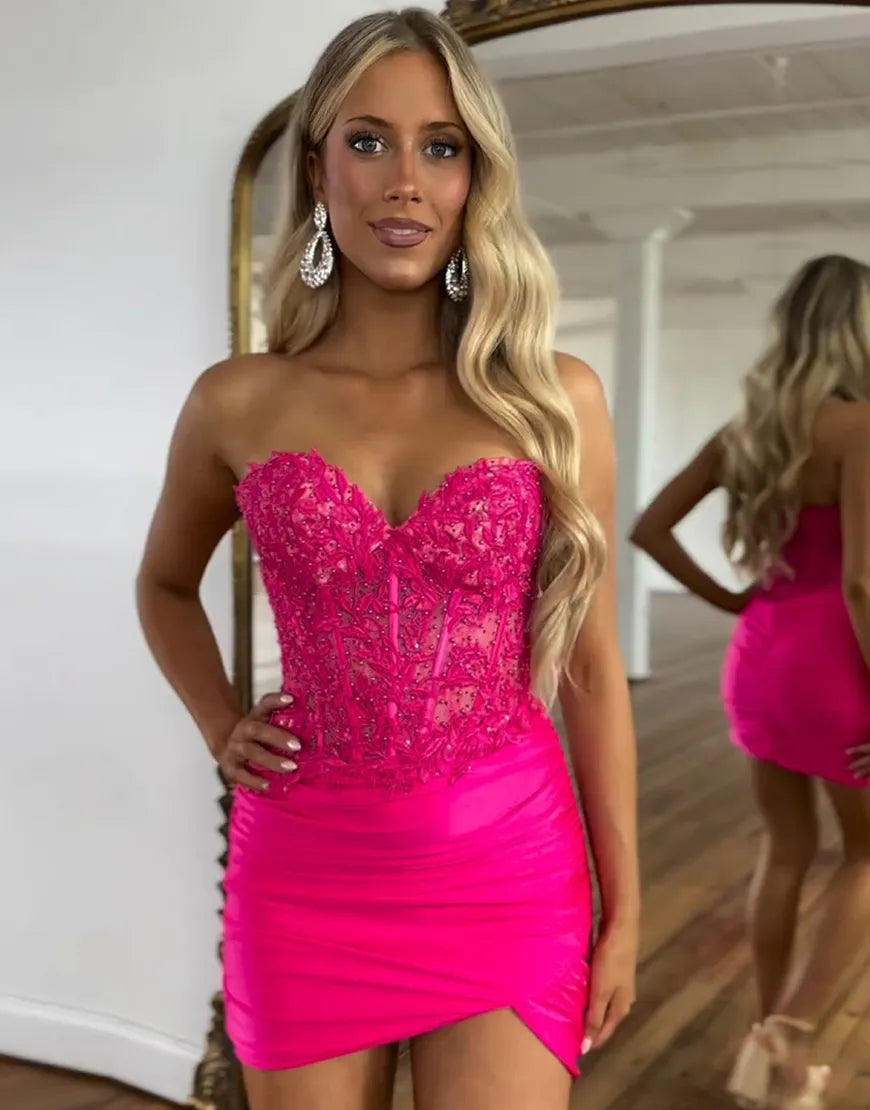 Robe moulante de retour à la maison avec applications perlées lilas