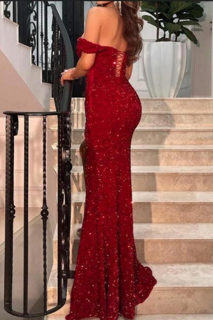 Abito da sera lungo rosso scintillante a sirena con spalle scoperte e spacco