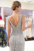 Vestido de Baile com Lantejoulas, Decote em V, Franjas e Cauda de Sereia Brilhante