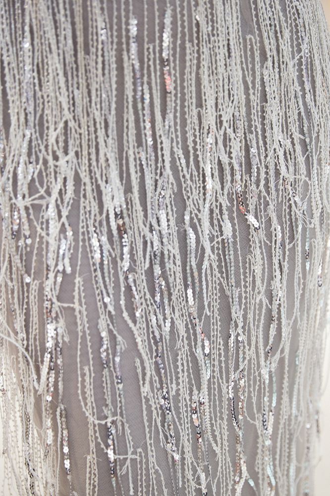 Vestido de Baile com Lantejoulas, Decote em V, Franjas e Cauda de Sereia Brilhante