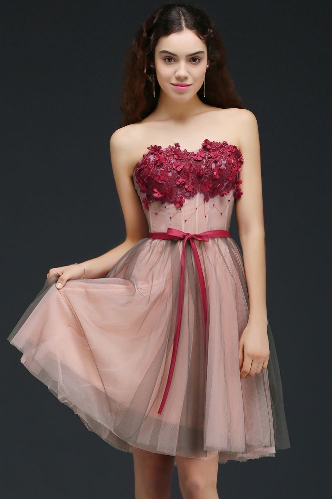 Robe de bal de fin d'année princesse en tulle sans bretelles, longueur genou