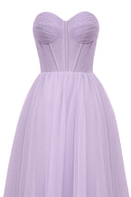 Trägerloses, bauschiges Midi-Tüllkleid