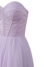 Trägerloses, bauschiges Midi-Tüllkleid