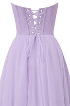 Trägerloses, bauschiges Midi-Tüllkleid