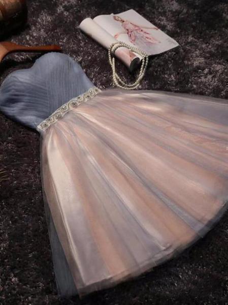 Robe de bal de fin d'année courte rose poudré à encolure cœur sans bretelles